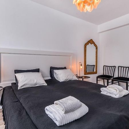 66 Apartment - Stylish Two Bedroom In Lozenets District By Flat Mаnager Sofia Esterno foto