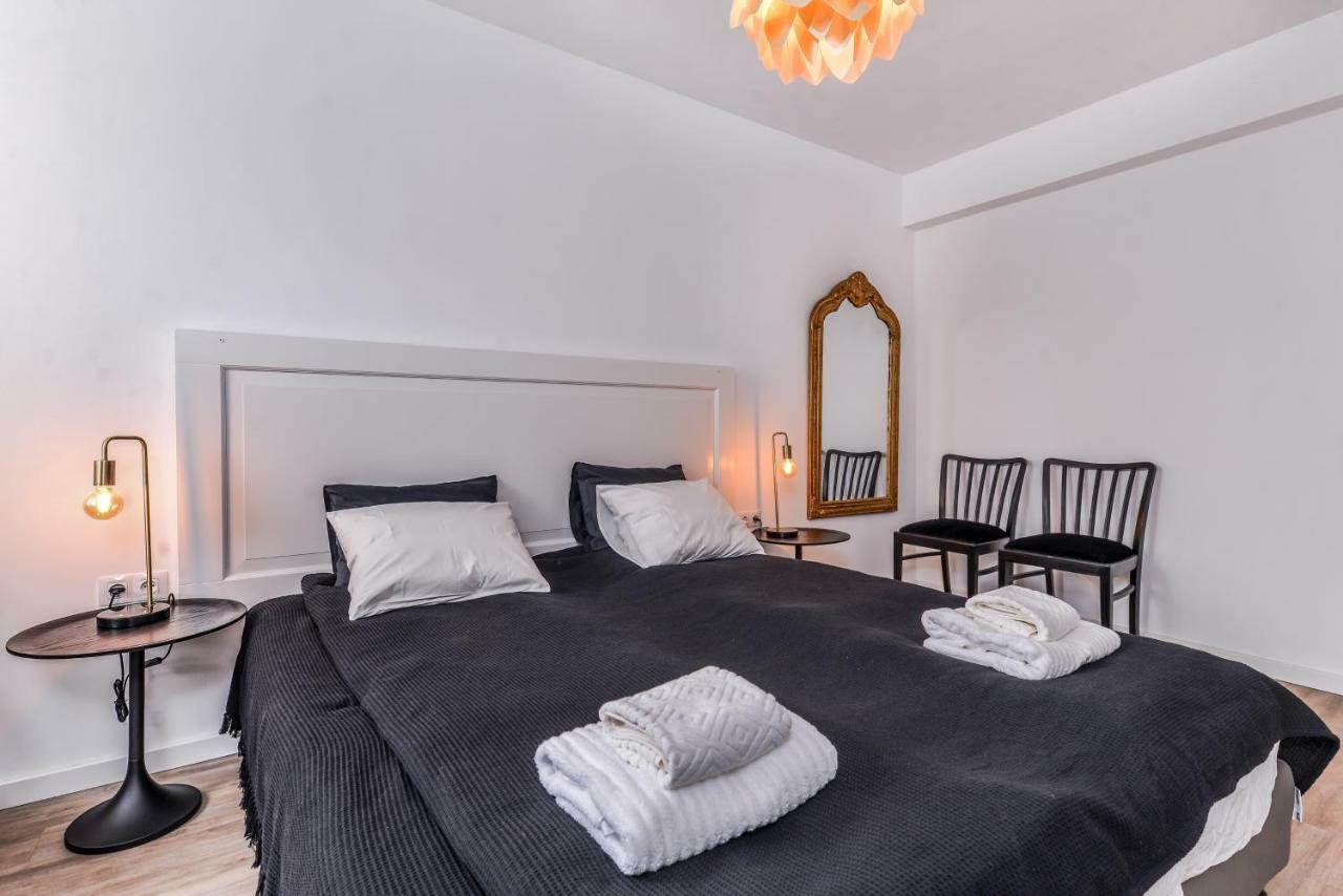 66 Apartment - Stylish Two Bedroom In Lozenets District By Flat Mаnager Sofia Esterno foto