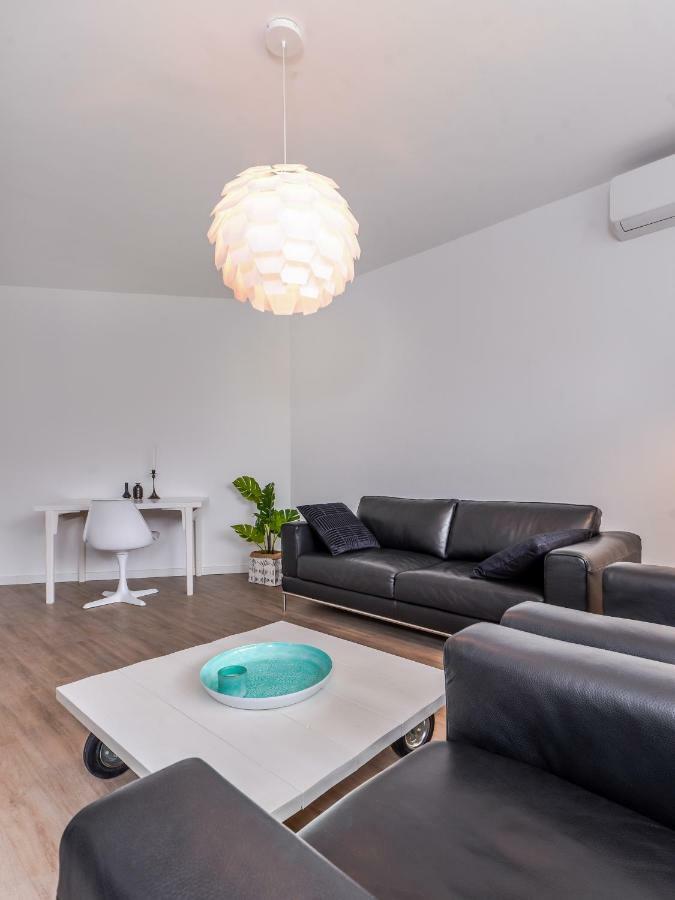 66 Apartment - Stylish Two Bedroom In Lozenets District By Flat Mаnager Sofia Esterno foto