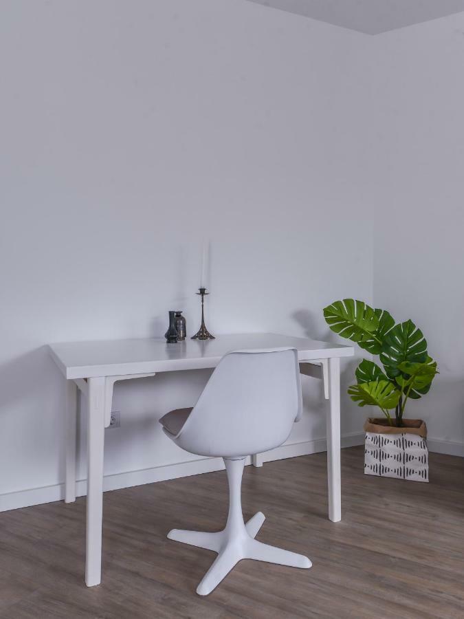 66 Apartment - Stylish Two Bedroom In Lozenets District By Flat Mаnager Sofia Esterno foto
